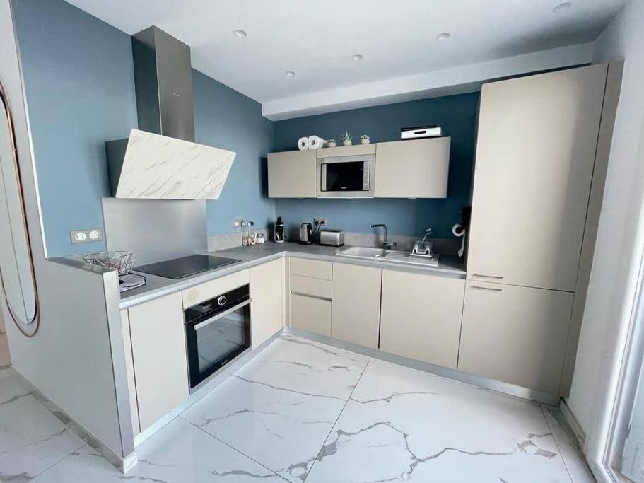 Beach Front, Superbe Appartement Pour 4 Personnes Nice Bagian luar foto