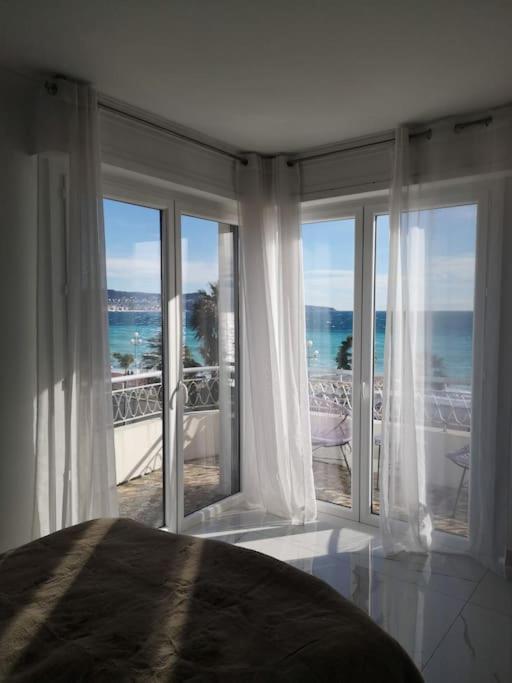 Beach Front, Superbe Appartement Pour 4 Personnes Nice Bagian luar foto