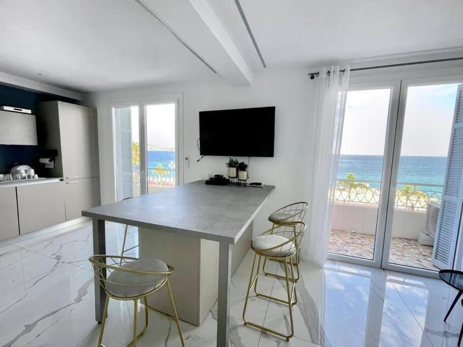 Beach Front, Superbe Appartement Pour 4 Personnes Nice Bagian luar foto