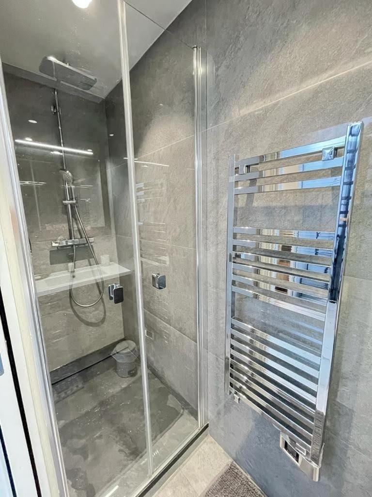 Beach Front, Superbe Appartement Pour 4 Personnes Nice Bagian luar foto