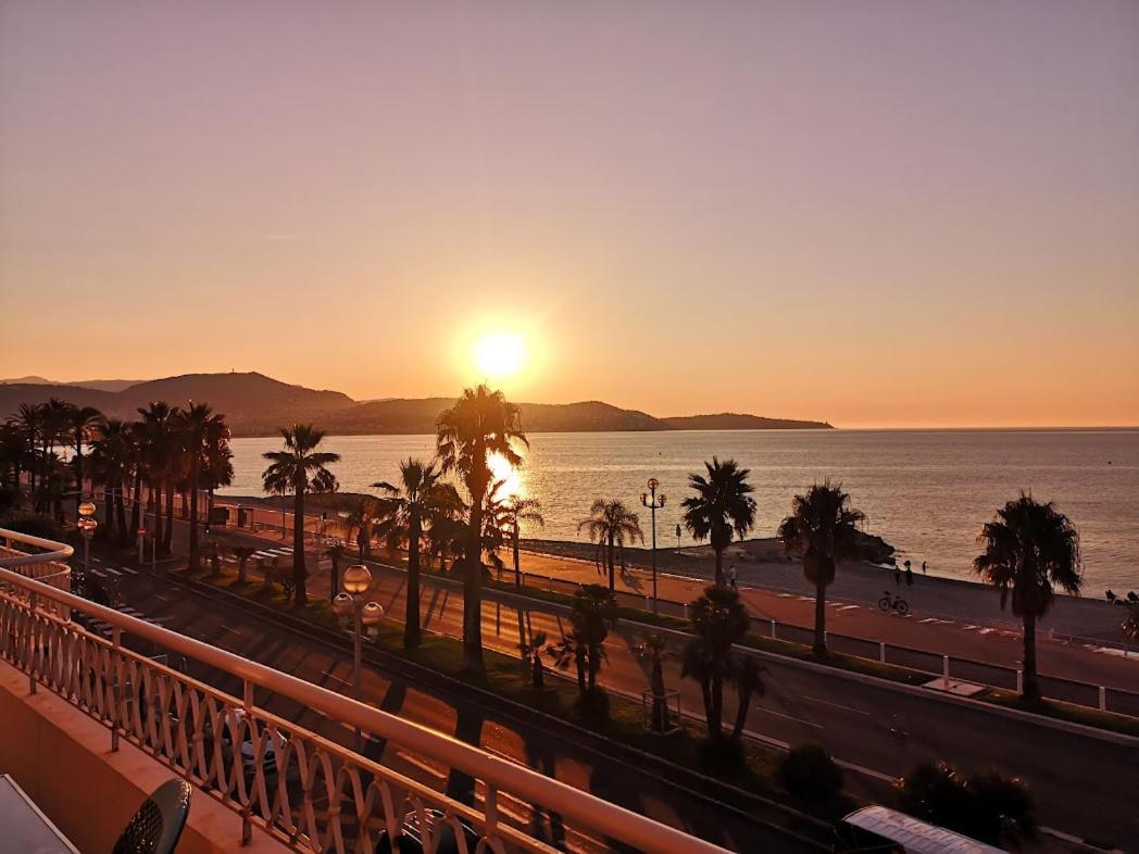 Beach Front, Superbe Appartement Pour 4 Personnes Nice Bagian luar foto