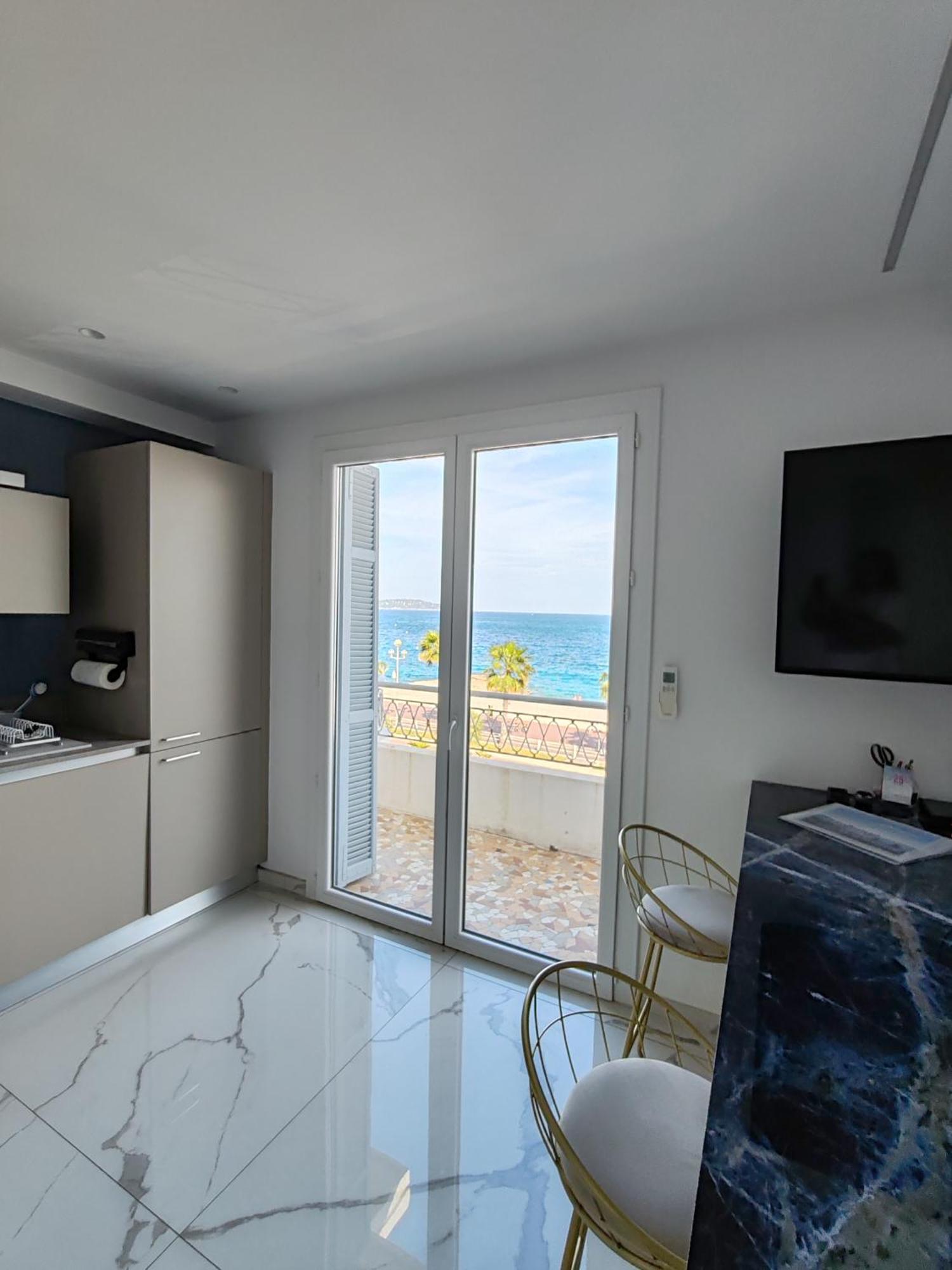 Beach Front, Superbe Appartement Pour 4 Personnes Nice Bagian luar foto