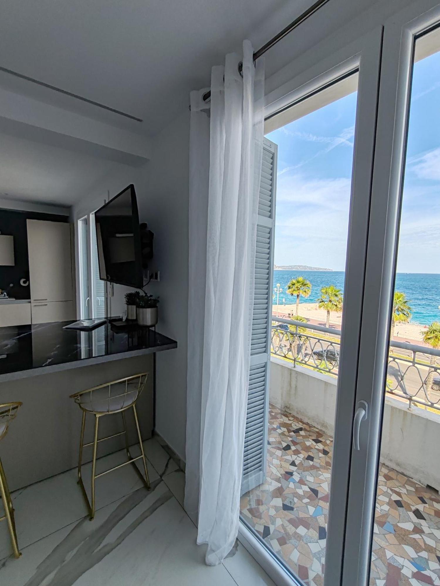 Beach Front, Superbe Appartement Pour 4 Personnes Nice Bagian luar foto