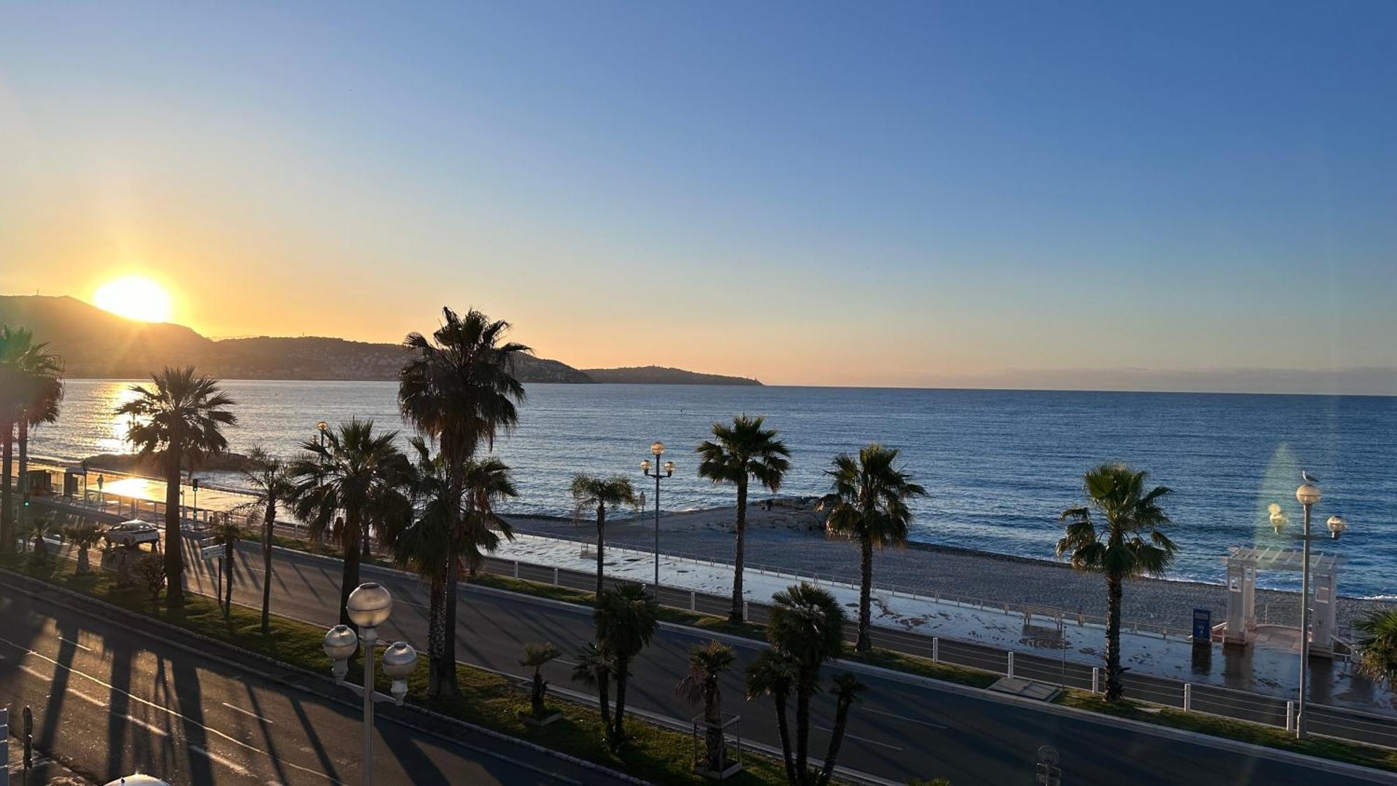 Beach Front, Superbe Appartement Pour 4 Personnes Nice Bagian luar foto