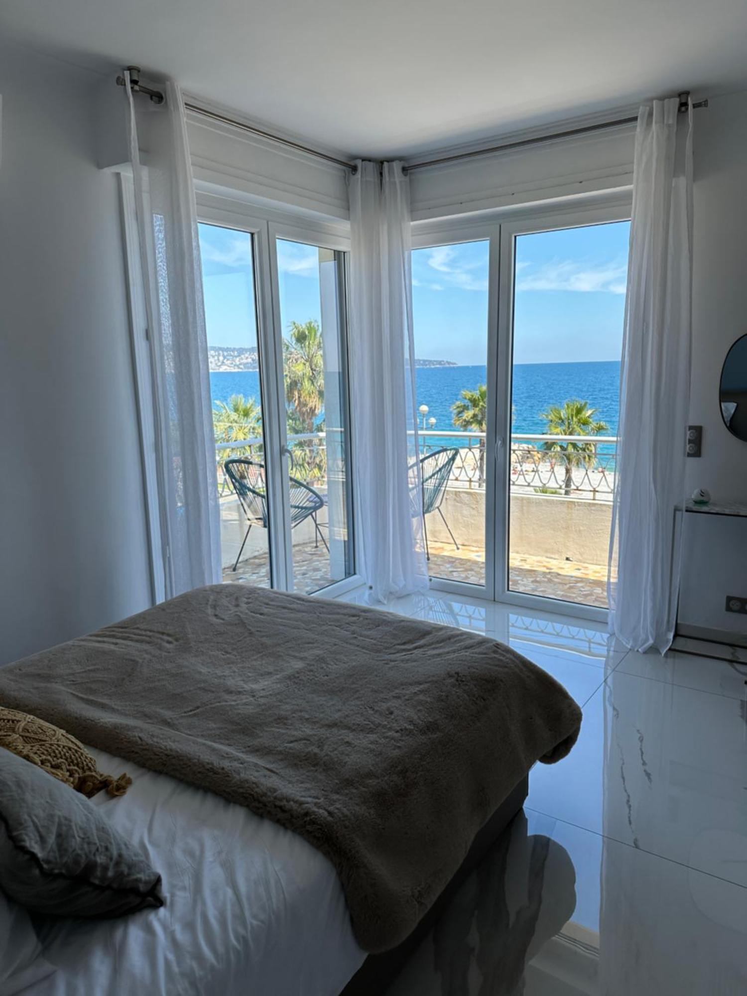 Beach Front, Superbe Appartement Pour 4 Personnes Nice Bagian luar foto