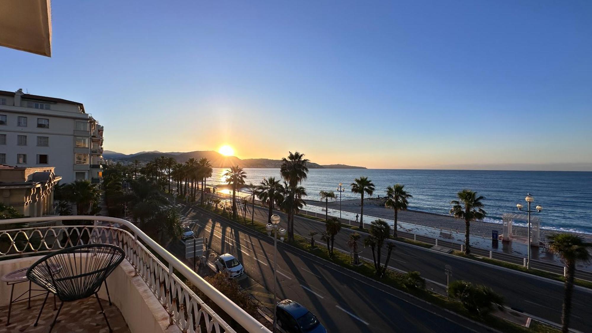 Beach Front, Superbe Appartement Pour 4 Personnes Nice Bagian luar foto